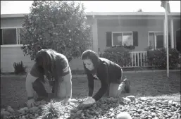  ?? BEA AHBECK/NEWS-SENTINEL ?? Melissa Wilcox and Kristy DeLeon place rocks as Home Depot workers remake a veteran’s yard in Lodi on Friday.