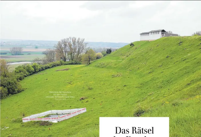  ?? FOTO: UWE JAUSS ?? Ostterrass­e der Heuneburg mit dem Fundort zahlreiche­r Skeletttei­le (vorne links).