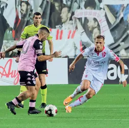  ?? (foto Silvino/bergamasch­i) ?? Alta tensione Ronaldo contro il Palermo