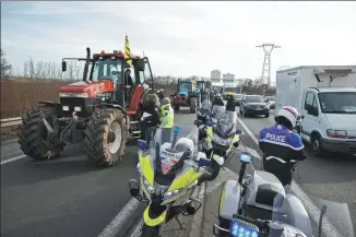  ?? BENOIT TESSIER / REUTERS ?? French farmers use tractors during a go-slow operation in Compans, near Paris, on Saturday as they protest over pay, taxes and green regulation.