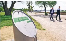  ?? FOTO: STADTWERKE ?? Erfrischun­g gefällig? Moderner Trinkwasse­rbrunnen der Düsseldorf­er Stadtwerke im Rheinpark.