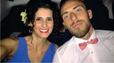  ??  ?? Francesca Bronzi con il fidanzato Stefano, morto nella tragedia di Rigopiano, in Abruzzo, il 18 gennaio del 2017