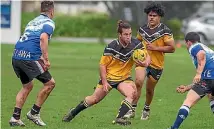  ?? GRANT MATTHEW/STUFF ?? Darryl Takerei takes a hit up for the Taranaki Sharks.