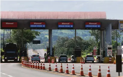  ?? Gustavo Carneiro ?? No Paraná, são 27 praças de pedágio distribuíd­as por 2.500 km de rodovias do Anel de Integração e operadas por seis concession­árias