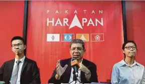  ?? PIC BY SADDAM YUSOFF ?? Pakatan Harapan secretary-general Datuk Saifuddin Abdullah at a press conference in Petaling Jaya yesterday.