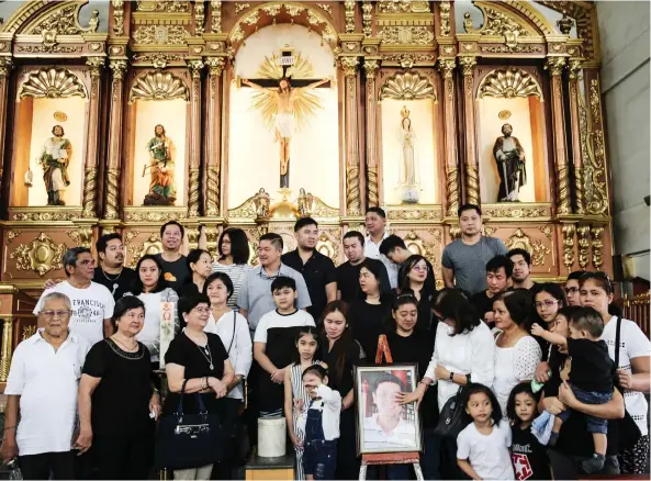  ?? PHOTOS: LYNZY BILLING ?? Ferdinand Jhon Santos’s family gather for a Mass last month before his ashes are taken to the family mausoleum at a cemetery in San Jose del Monte, Bulacan.