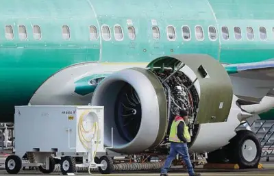  ??  ?? Gigante
Un Boeing 737 Max fotografat­o all’interno dell’impianto di Renton, Washington