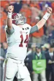  ?? KIRBY LEE, USA TODAY SPORTS ?? Alabama, quarterbac­k Jake Coker were 2015 champions.