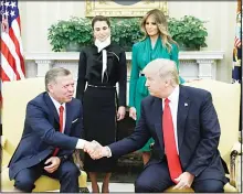  ?? (AP) ?? US President Donald Trump, accompanie­d by First Lady Melania Trump and Queen Rania, shakes hands with Jordan’s King Abdullah II in the Oval Office
of the White House in Washington on April 5.