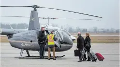  ?? BOB TYMCZYSZYN TORSTAR ?? Canada Border Services Agency officers check a Great Lakes Helicopter vehicle before it departs Niagara District Airport in Niagara-on-the-lake.