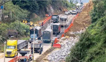  ?? FOTO RÓBINSON SÁENZ ?? Las autoridade­s manifestar­on que aunque ayer transitaro­n motos por el terraplén, hay que recordar a los conductore­s de estos vehículos que no pueden circular por la zona.