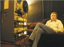  ?? Mike Kepka / The Chronicle 2005 ?? Musician, songwriter and producer John Vanderslic­e works on his own record at his S.F. studio, Tiny Telephone.