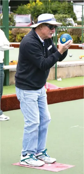  ??  ?? Matt Draisma lines up his next roll during the Warragul Bowls Club’s triple pairs social game on Melbourne Cup Day.