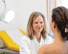  ?? Foto: Klinikum Kaufbeuren ?? Dr. Daniela Dieterle, Chefärztin der Gynäkologi­e, wendet bereits eine seltene und schonende Methode an, um Brustkrebs zu lokalisier­en.