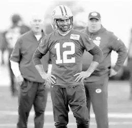  ?? ADAM WESLEY/ASSOCIATED PRESS ?? Aaron Rodgers is downplayin­g his first start since breaking his collarbone in Week 6.