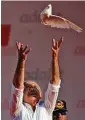  ??  ?? Kemal Kilicdarog­lu, the leader of Turkey’s main opposition party, releases a dove into the air.