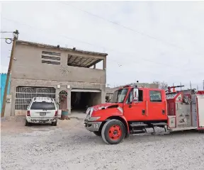  ?? ?? LA EXPLOSIÓN causó daños a por lo menos diez casas