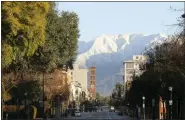  ?? JOHN ANTCZAK — THE ASSOCIATED PRESS ?? Snow glistens on mountain peaks above Pasadena, Calif., on Sunday after a major winter storm swept the state. Snow fell to unusually low elevations in Southern California.