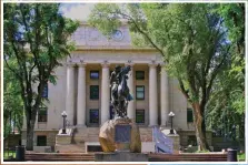  ??  ?? Prescott’s Yavapai County Courthouse.