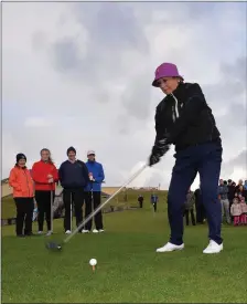  ?? Photo by Declan Malone ?? Lady Captain Áine Barry drives in at Ceann Sibéal on Sunday.