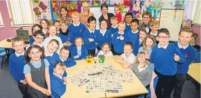  ?? Pictures: Steve MacDougall/Gareth Jennings. ?? Above: the artistic pupils of Mrs Allan’s class and some of the pupils’ mothers. Right: Newport pupil Emily, 8, with mum Fiona Kerr.