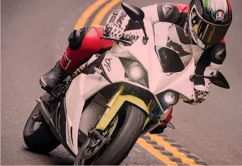  ??  ?? La Energica Ego, prima moto supersport­iva elettrica italiana, può raggiunger­e i 240 chilometri orari