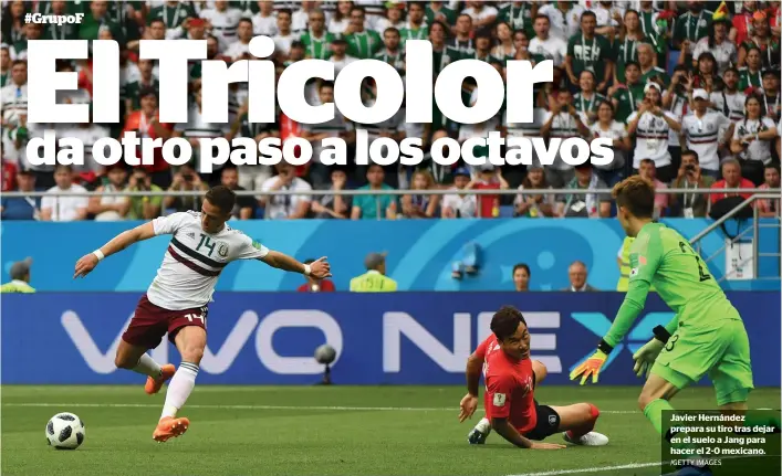  ?? /GETTY IMAGES ?? Javier Hernández prepara su tiro tras dejar en el suelo a Jang para hacer el 2-0 mexicano.