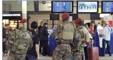  ?? (Photo PQR/La Provence) ?? Alors que l’attaque de l’aéroport d’Orly rappelle que la menace est toujours présente, Dubi Yung, ancien membre de la police antiterror­iste d’Israël évoque l’importance de mettre en place des changement­s qui « reposent sur l’humain ». Selon lui, « aucune technologi­e ne remplacera jamais le policier ».