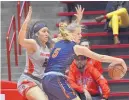  ?? JIM THOMPSON/ JOURNAL ?? New Mexico’s Nike McClure applies pressure to the Miners’ Zuzanna Puc on Wednesday night. Puc had a game-high 21 points.