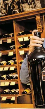 ??  ?? „Wein ist ein Kulturgut. Man kann ihn aber auch als Aktie betrachten“, sagt Döllerer.