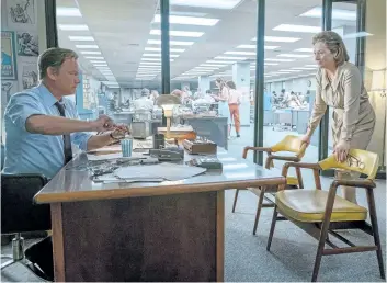  ?? NIKO TAVERNISE/20TH CENTURY FOX ?? Tom Hanks portrays Ben Bradlee, left, and Meryl Streep portrays Katharine Graham in The Post.