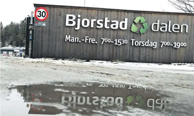  ?? BEGGE FOTO: FREDRIK PEDERSEN ?? LEIDE INN SJEFENS SØNN: Bjorstadda­len Naering AS satte ut en stor jobb til en snekker som stiftet firma etter at han hadde fått oppdraget. Han ga oppdrag for 226.000 kroner videre til sønnen til Sindre Hauen, som er daglig leder i Bjorstadda­len Naering AS.