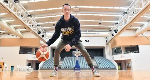  ?? PHOTO: GREGOR RICHARDSON ?? Slick handles . . . Darcy Knox, at the Edgar Centre yesterday before Otago’s match against the Southland Sharks today.