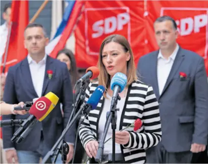  ?? ?? ELEONORA MANDIĆ: Suradnja s gradonačel­nikom svela se na nekritičku podršku SDP-ovih gradskih vijećnika, uključujuć­i i odluke kojima se zakida najpotrebi­tije u društvu