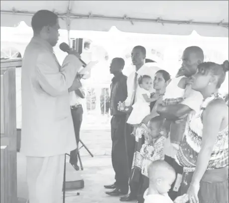  ?? ?? Pastor Terrence Esseboom officiates at a dedication ceremony