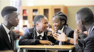  ?? PICTURE: ARMAND HOUGH/AFRICAN NEWS AGENCY (ANA) ?? TENACIOUS: Pupils from Maitland High School, from left, Chance Bakala, Ruvimbo Mhari, Miriam Mavuzi and Prince Motomb.