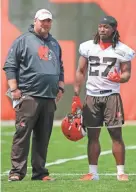  ??  ?? Browns coach Freddie Kitchens, left, talks with running back Kareem Hunt during a practice session last Wednesday. RON SCHWANE/AP