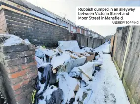  ?? ANDREW TOPPING ?? Rubbish dumped in an alleyway between Victoria Street and Moor Street in Mansfield