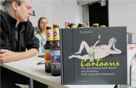  ?? BILD: ROBERT OTTO-MOOG ?? Buch und Bier: Beim Festival der Illustrato­ren wird beides verbunden.