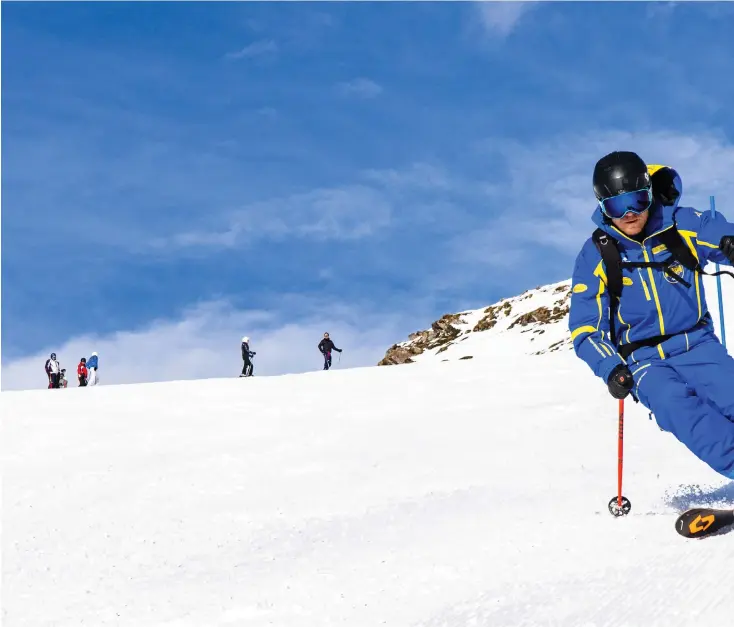  ?? Bild: Jörgen Ulvsgärd ?? Pisterna i Sankt Anton är alltid välprepare­rade och liftarna är snabba. Nedfartern­a är inte de lättaste, men heller inte svårare än att de flesta klarar dem. Det finns självklart också familjevän­liga backar som till exempel Rendl på andra sidan av bydalen.