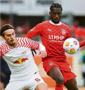  ?? Foto: Eibner/roger Buerke ?? Fch-außenverte­idiger Omar Traoré sah im Spiel gegen Leipzig seine fünfte gelbe Karte und muss nun einmal aussetzen.