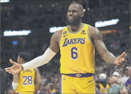  ?? Foto: AP ?? Lebron James (38 años), alero de los Lakers, en un partido de la presente temporada