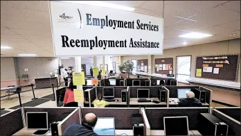  ?? SETH PERLMAN/AP 2016 ?? Applicatio­ns for jobless benefits declined to 963,000, the government said Thursday.