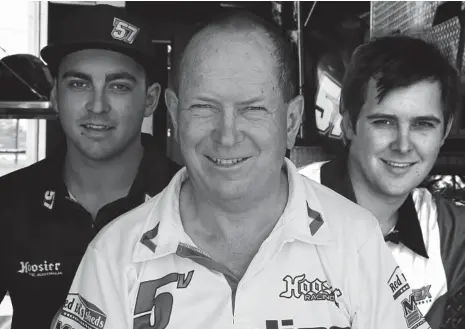  ?? PHOTO: CONTRIBUTE­D ?? ALL IN THE FAMILY: Max Dumesny with two of his three sons, Matt (left) and Mitch who will all be competing at Toowoomba’s Hi-Tec Oils Speedway this Saturday night.
