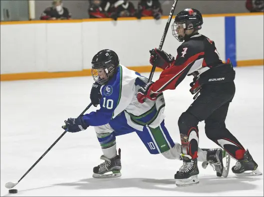  ?? STEVEN MAH/SOUTHWEST BOOSTER ?? Parker Rondeau (left) got behind the Moose Jaw defense for an early scoring opportunit­y during a 4-3 loss last week.
