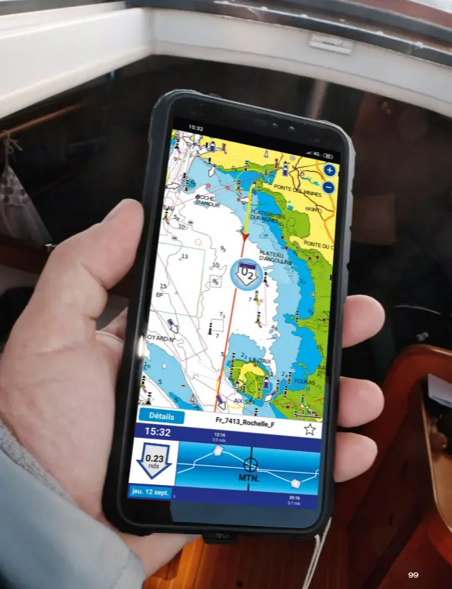  ??  ?? Abordable et performant­e, la VHF mobile reste un outil de communicat­ion essentiel en mer.