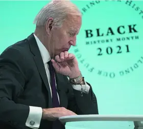  ?? AP ?? Joe Biden, ayer durante una videoconfe­rencia con trabajador­es esenciales negros