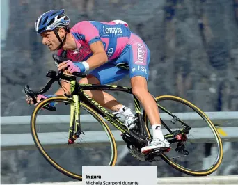  ?? (foto Watson/Bettini) ?? In gara Michele Scarponi durante una gara del Giro d’Italia 2012 vicino Cortina d’Ampezzo. Il profession­ista è morto il 22 aprile 2017