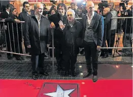  ??  ?? Estrellas en calle Corrientes. Honores a Antonio Gasalla.