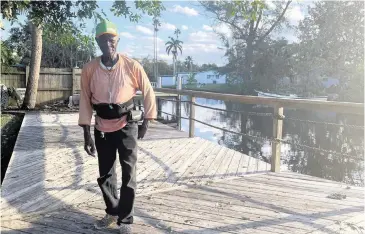  ?? OMAR RODRÍGUEZ ORTIZ orodriguez­ortiz@miamiheral­d.com ?? Willie Sirmons, 74, stands on the deck behind his River Park home in Naples. Sirmons and his wife were trapped in their house during the storm surge.